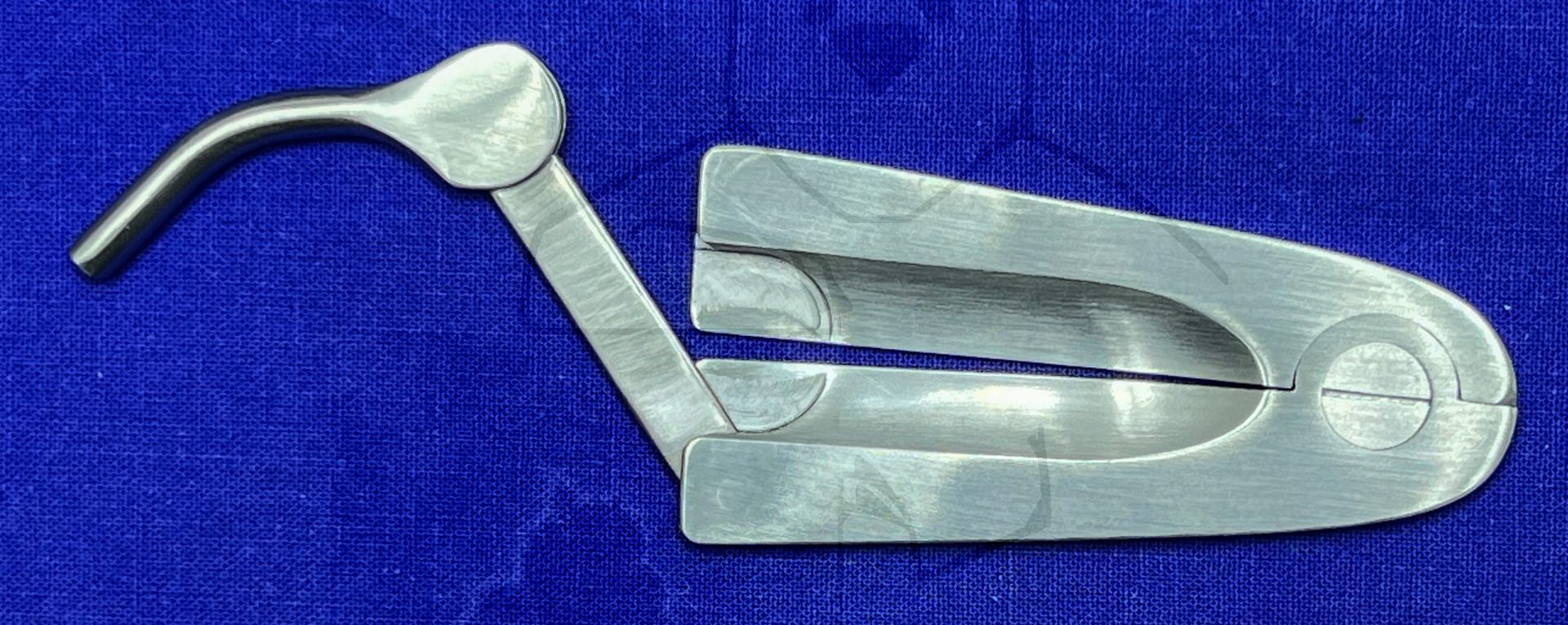 Mogan-Clamp, Rückseite, Offen, Seitliche Ansicht